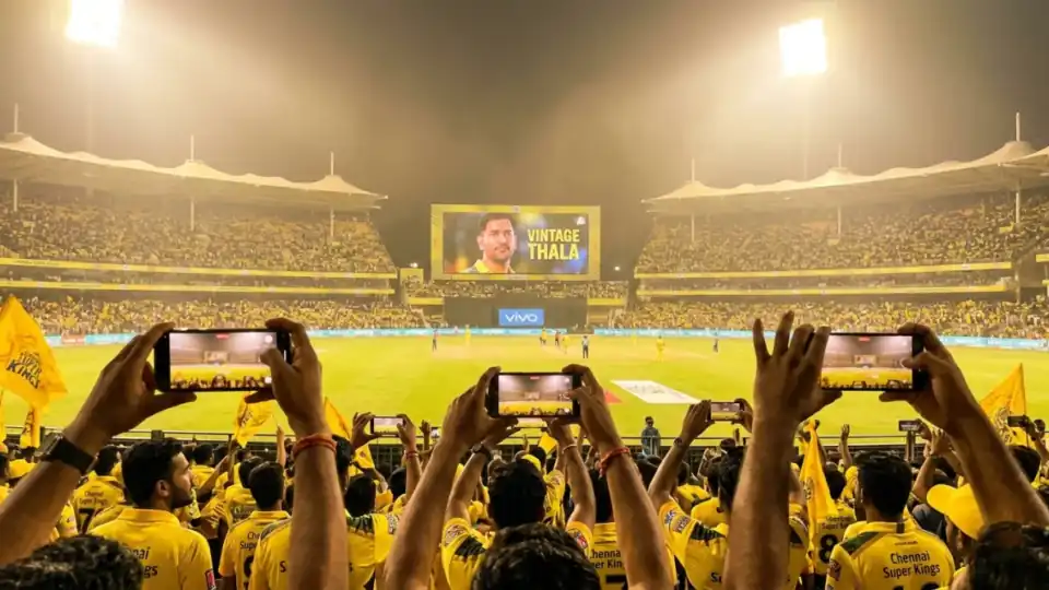 MS Dhoni hitting a massive one-handed six against Delhi Capitals in Vizag. Representative Image