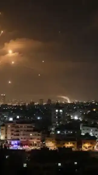 Night skyline showing defensive missile interceptions during a period of heightened regional tensions. Representative image used for illustrative purposes.