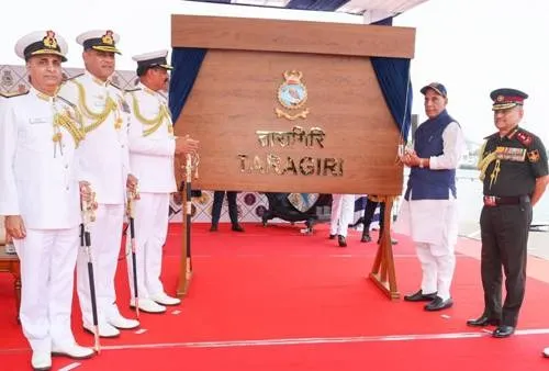 Indian Navy Stealth Frigate INS Taragiri sailing in the sea Image Credit: Indian Navy Official / SAIL / PIB.