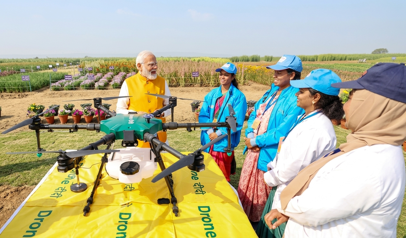 Prime Minister Narendra Modi addressing women at Vigyan Bhawan, Delhi. Image Credit: PIB