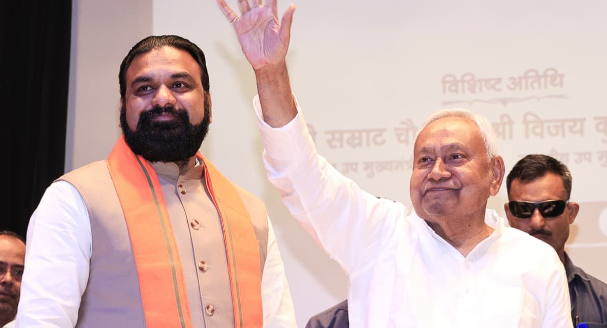 Nitish Kumar and Samrat Choudhary in a political meeting backdrop. Image Credit: @NitishKumar/X Handle