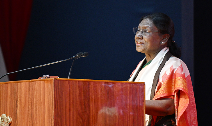President of India Droupadi Murmu at AIIMS Nagpur Convocation event with medical graduates in Nagpur Maharashtra. Image Credit: PIB